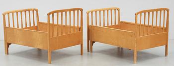 UTDRAGSSÄNGAR / BARNSÄNGAR, ett par. Fabis, Malmbäck. 1950-tal.