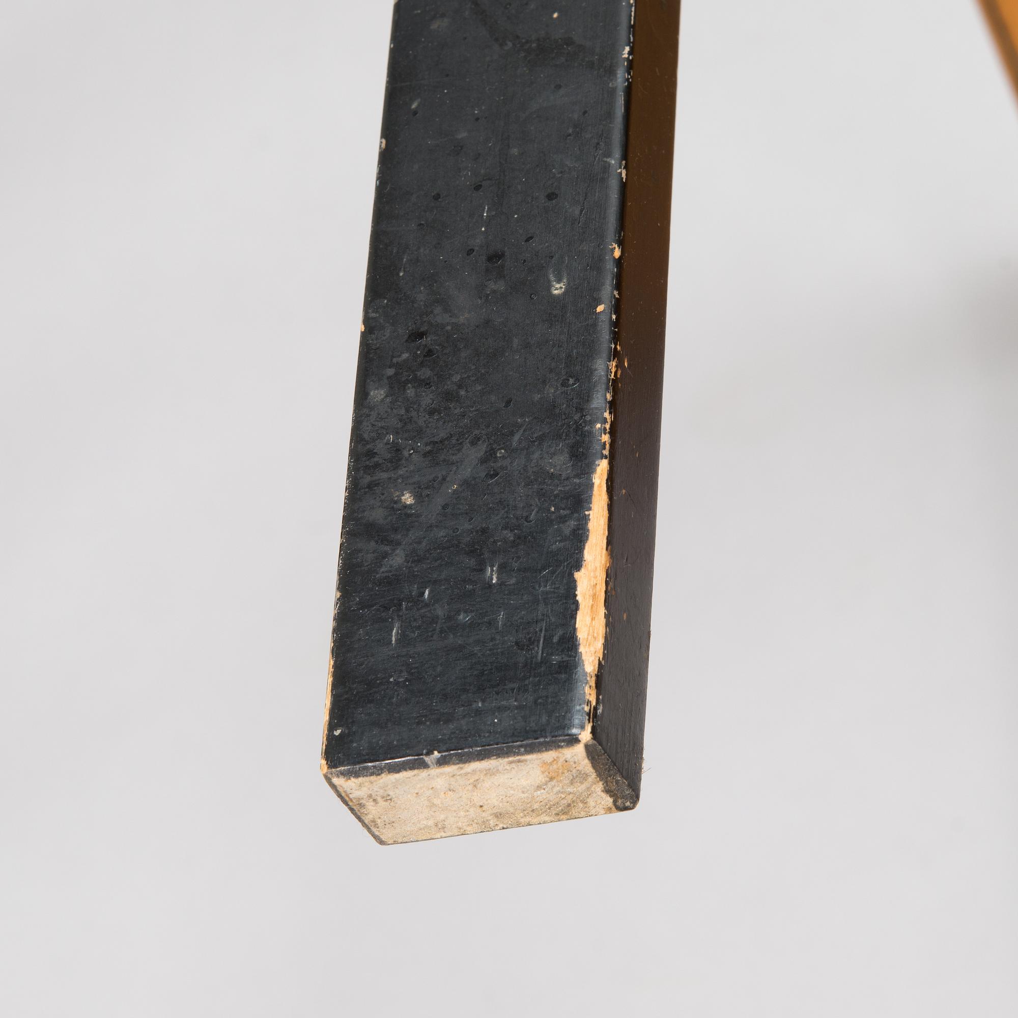 Alvar Aalto, a mid-20th century '81' dining table and four '68' chairs for Artek.