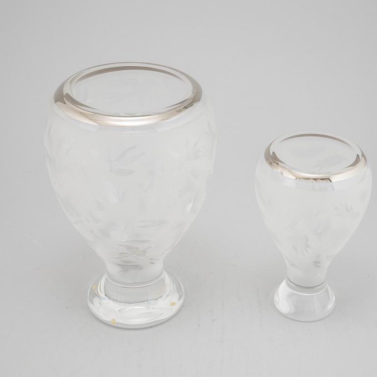 Ulrica Hydman-Vallien, vaser, 2 st, glas, "Charm" Kosta Boda, 1980-tal.