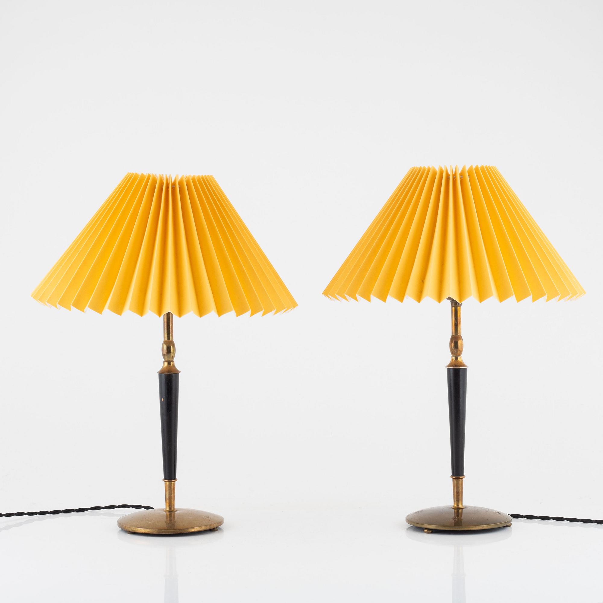 Harald Notini, bordslampor 1 par, modell "6931", Arvid Böhlmarks Lampfabrik, 1920-30-tal.