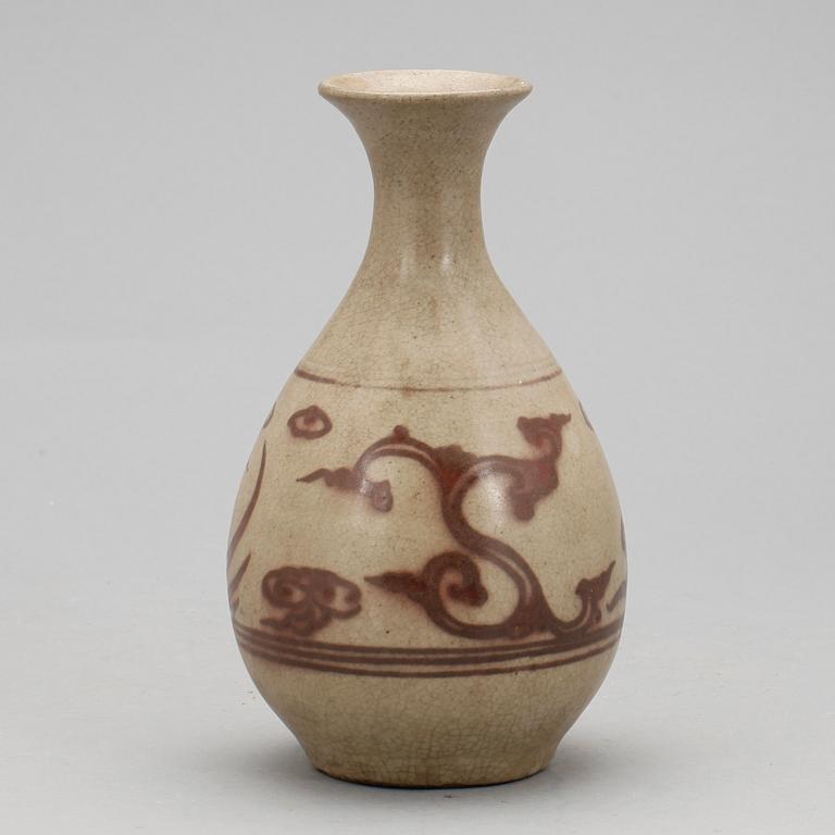 VAS, porslin. Sen Qing, Kina omkring 1900.
