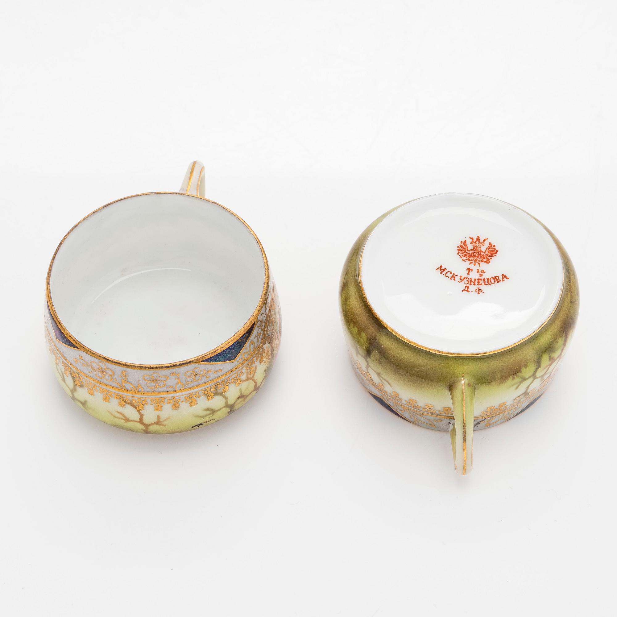 Kuznetsov, mokkakuppeja lautasineen, 12 kpl, posliinia, Venäjä 1891-1917.