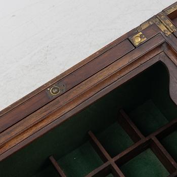Washbasin, England, circa 1800.