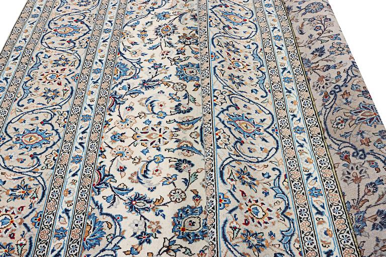 A Kashan carpet, c. 355 x 238 cm.