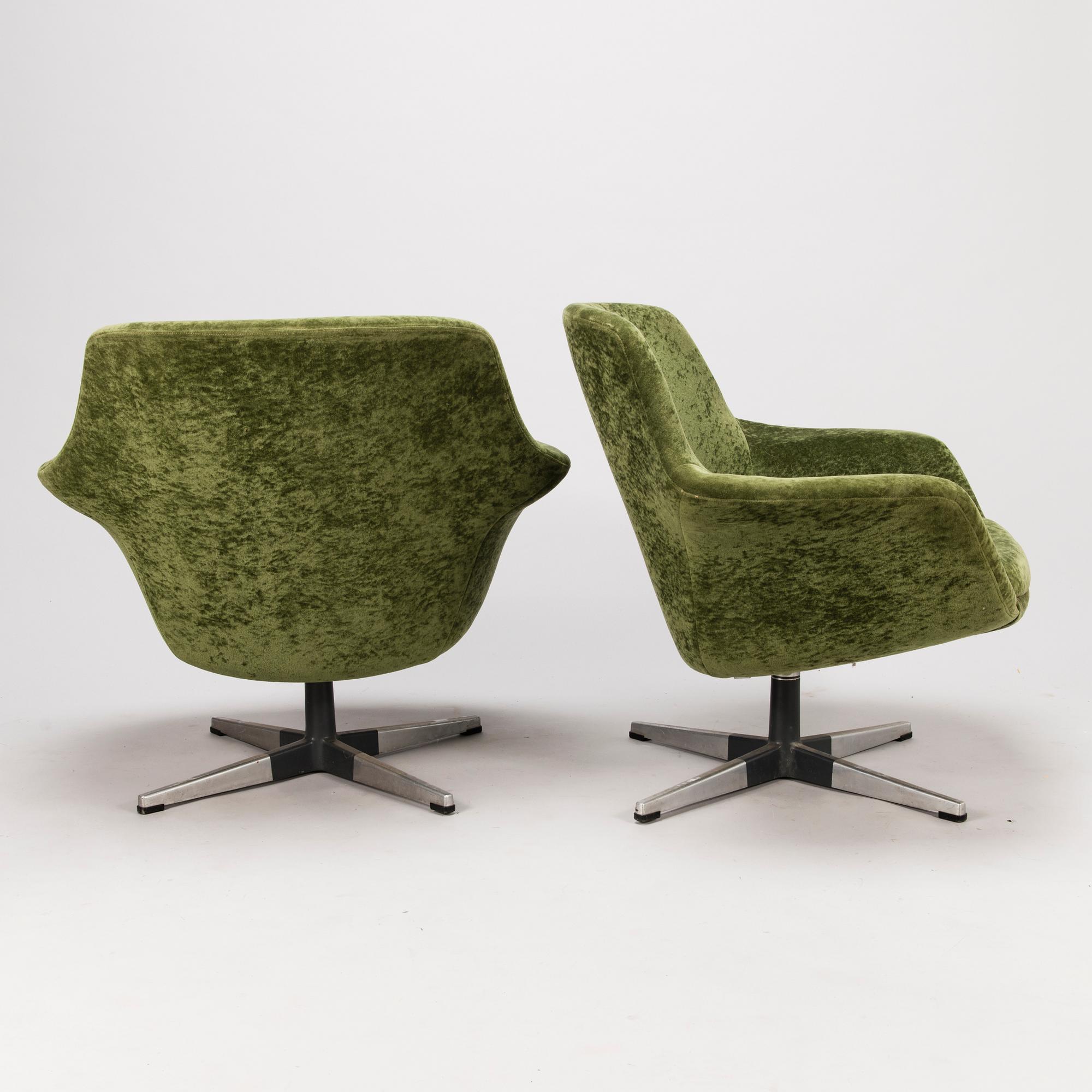 OLLI MANNERMAA, A PAIR OF ARMCHAIRS, "Vista", manufacturer Martela, 1970s.