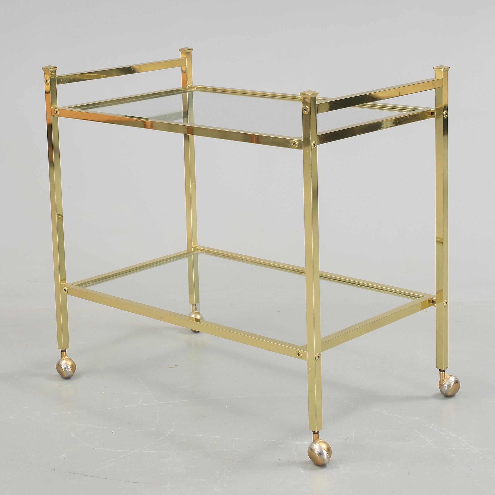 SERVERINGSVAGN, mässing och glas, omkring 1900-talets tredje kvartal.