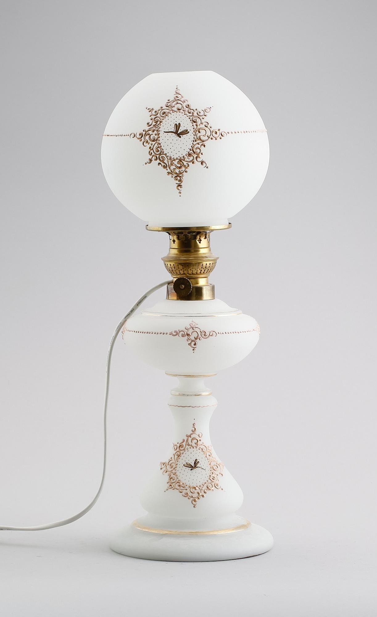 BORDSFOTGENLAMPA, glas, omkring år 1900.