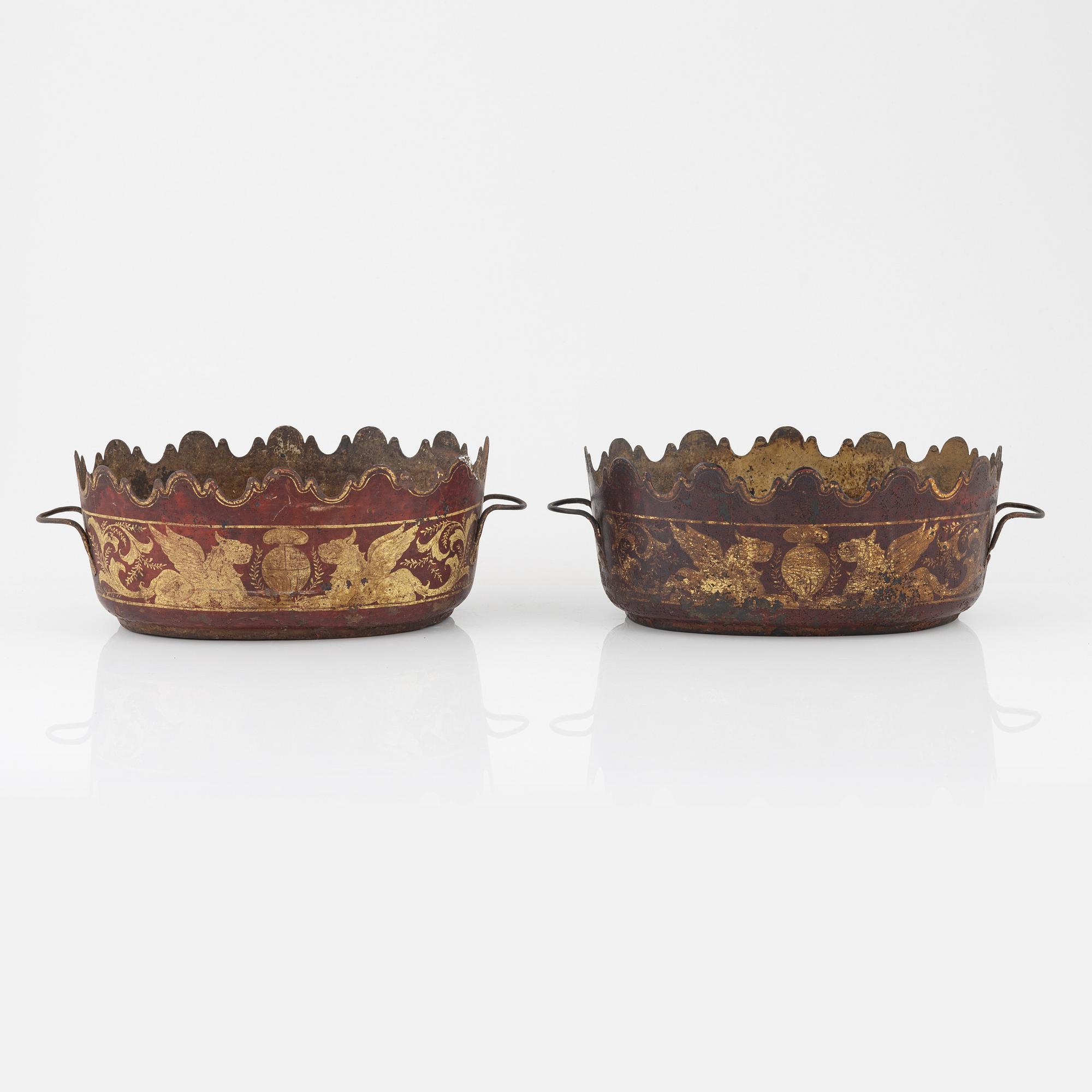 A pair of Empire painted metal glass rinsers, early 19th Century.