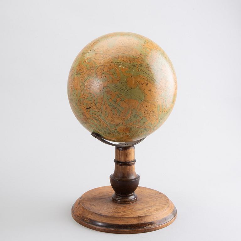 Jordglob, 2 st, och en Himmelsglob, 1900-tal.