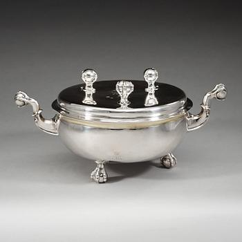 A Swedish 17th century parcel-gilt bowl and cover, Friedrich Richter (Stockholm 1668-1700-). Before 1689.