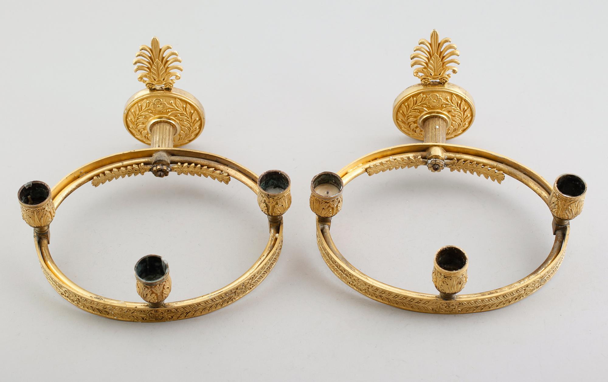 VÄGGAPPLIQUER, 1 par, förgylld brons, empire, 1800-talets första hälft.