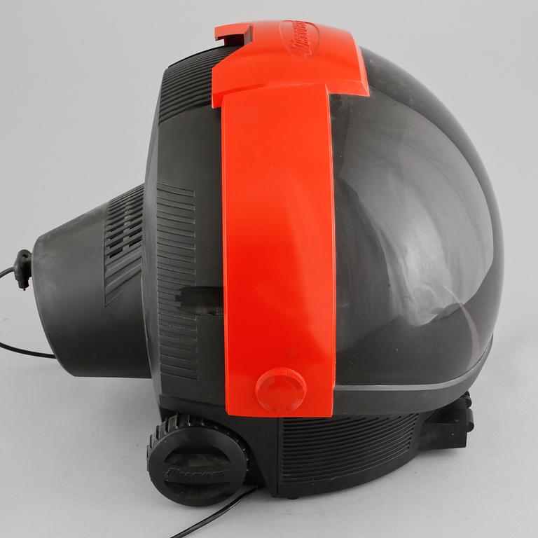 A tv, model Discoverer Space Helmet, made by Philips in the 1980s.