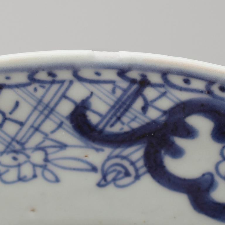 TALLRIKAR, 1 par, porslin, Kina, Qianlong 1736-1795.