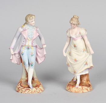 FIGURINER, ett par, biskviporslin, rokokostil, sekelskiftet 1800/1900.