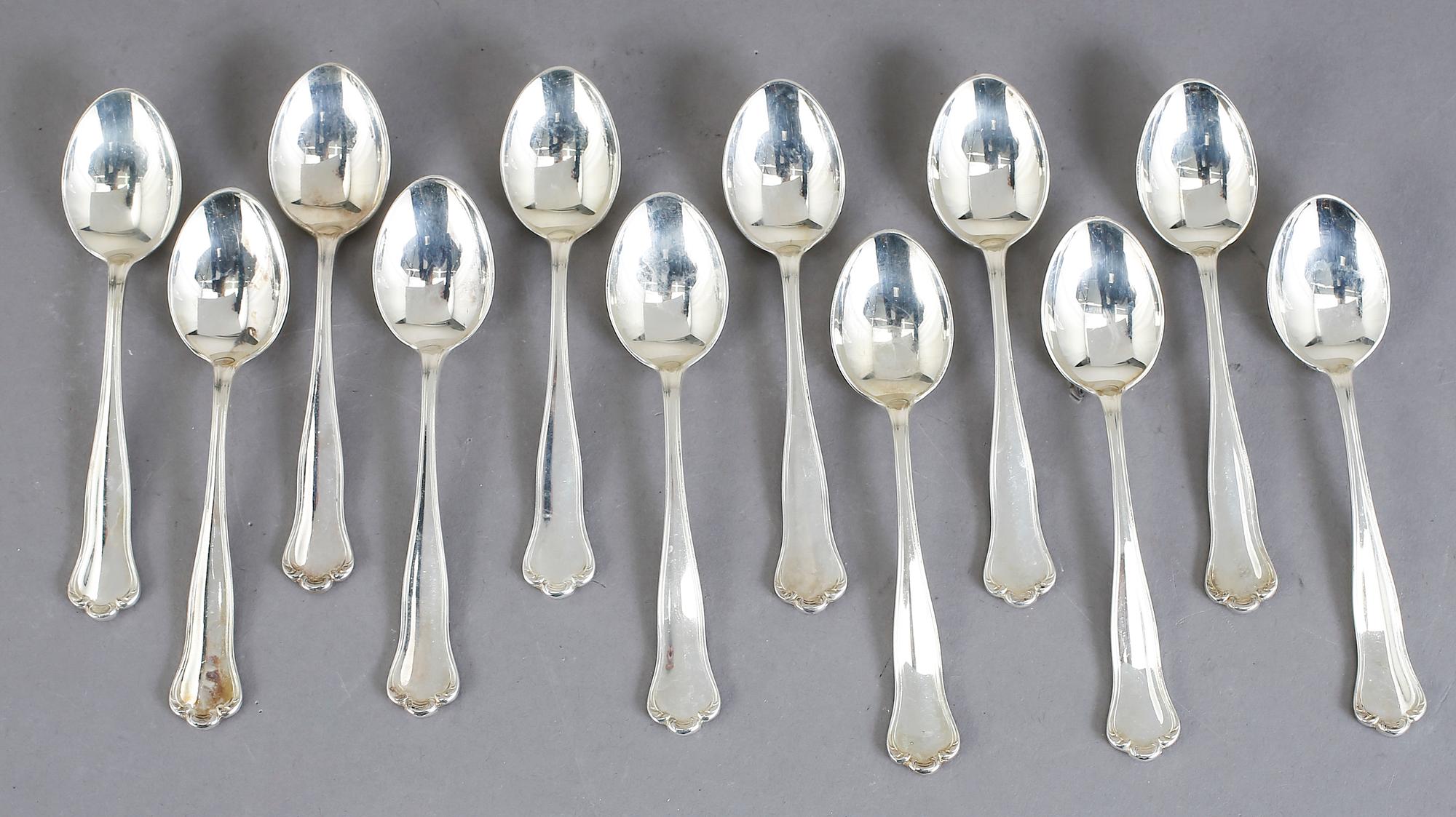 PARTI SILVER. 35 delar. Bl a CG Hallberg, Stockholm 1940. Tot vikt ca 1125 g.