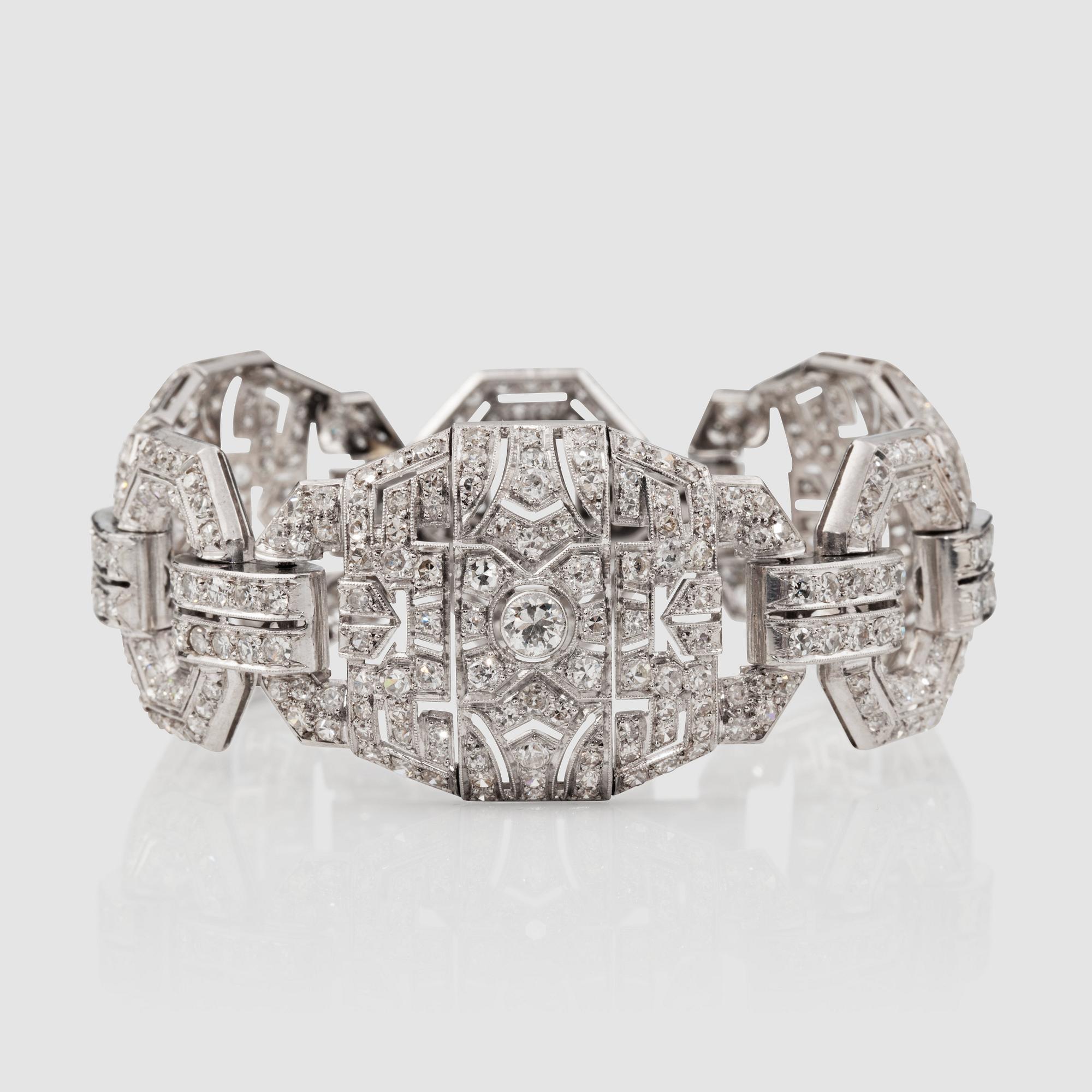 ARMBAND, platina, Art Déco, med gammalslipade diamanter totalt ca 10.50 ct. Vikt ca49g.