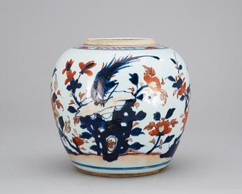 717. An imari jar. Qing dynasty, 18th century.