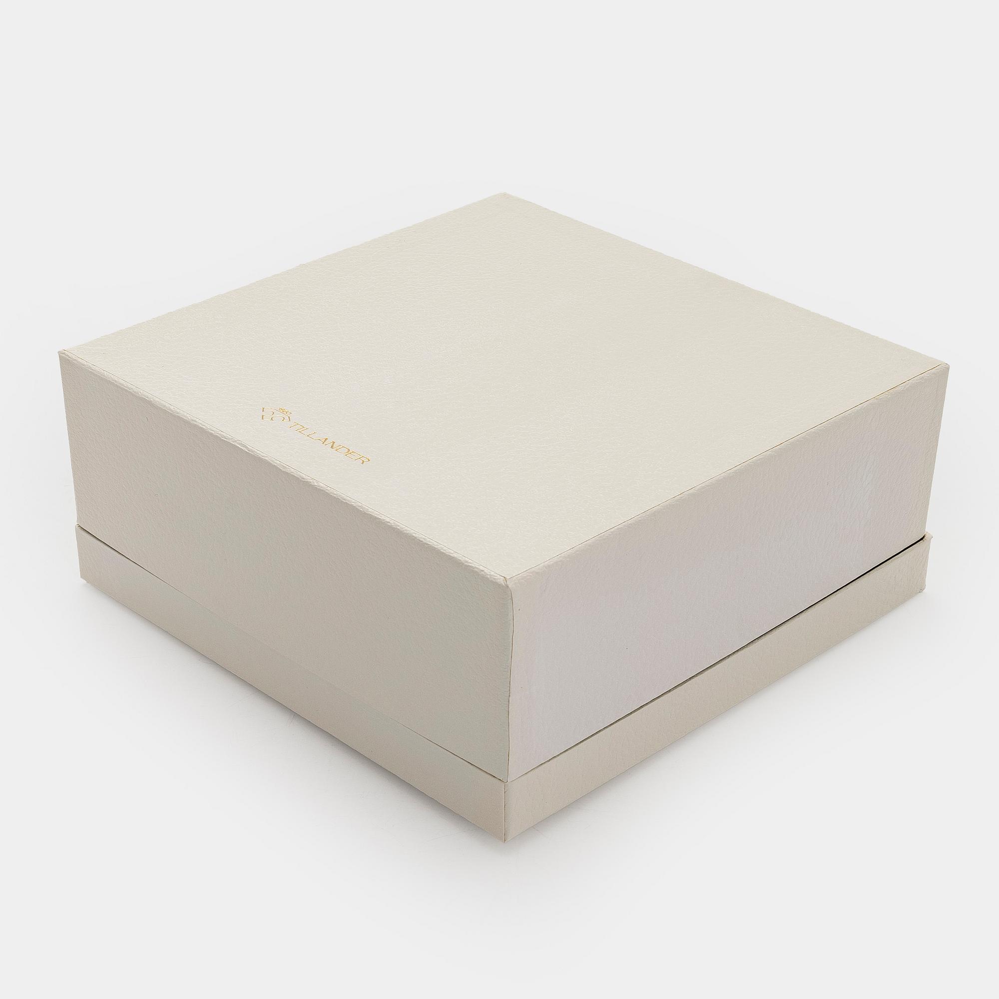 A. Tillander, skål, sterlingsilver och emalj. Helsingfors 2005.