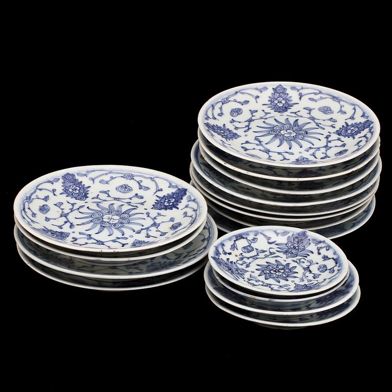 ASSIETTER, 16 st, porslin, Kina, 1800-tal.