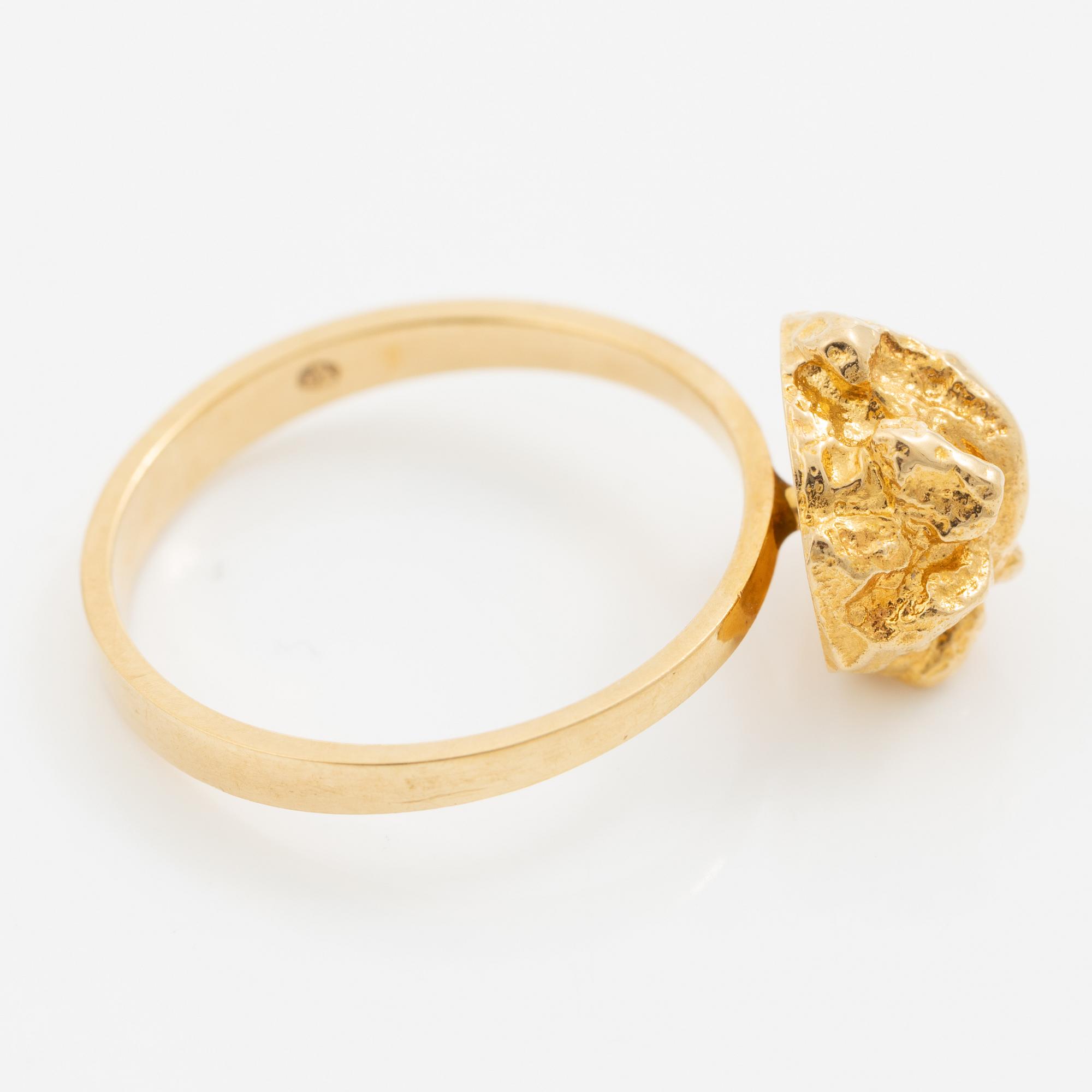 Björn Weckström, ring, 18K gold with, for Lapponia. Finland.
