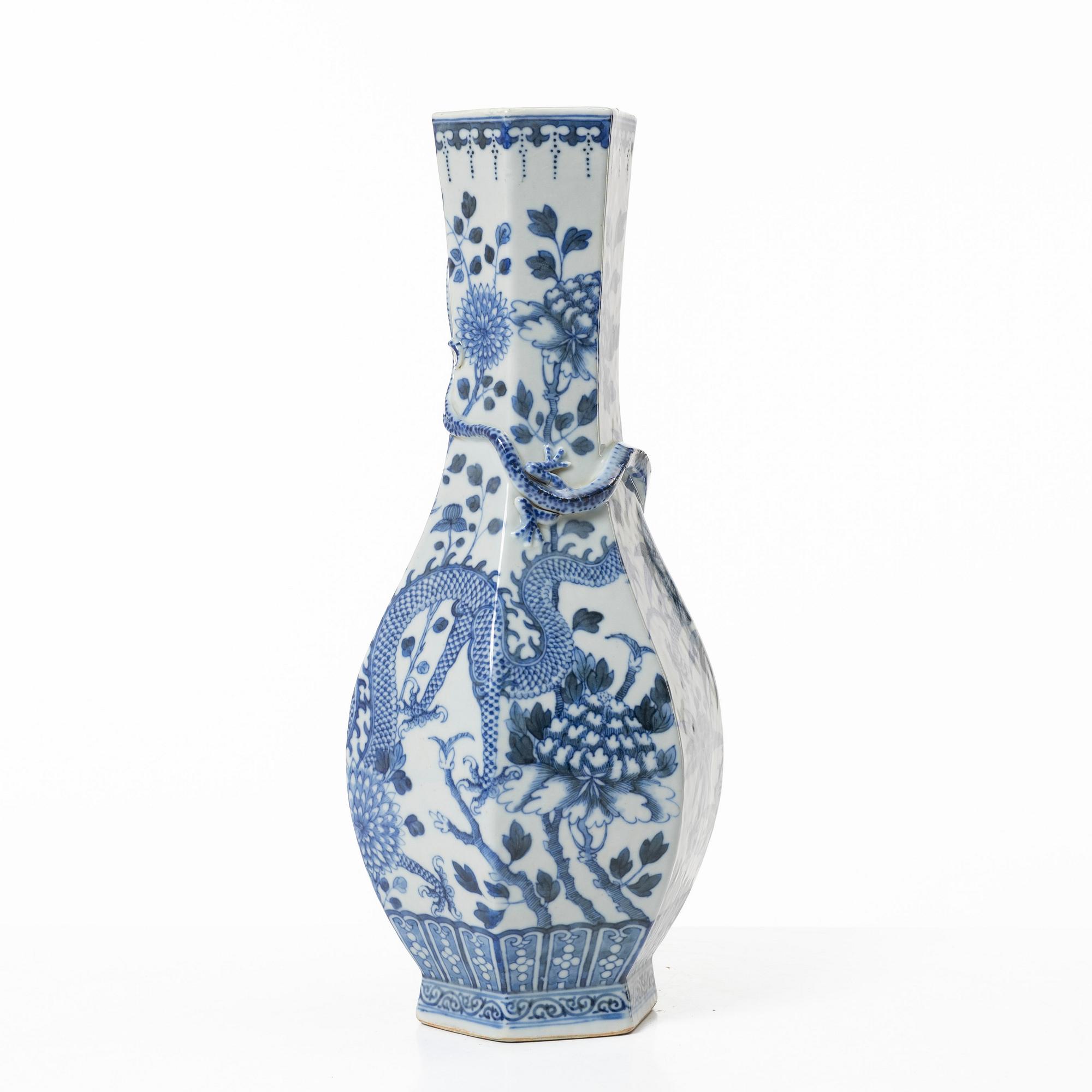 Vas, porslin, Kina, Qingdynastin, 1800-tal.