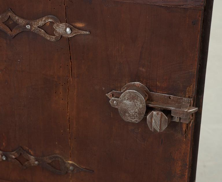 VÄGGSKÅP, barock, 1700-tal.