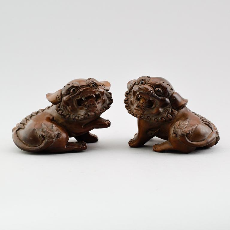 FIGURER, 1 par, snidat trä, Kina, 2000-tal.