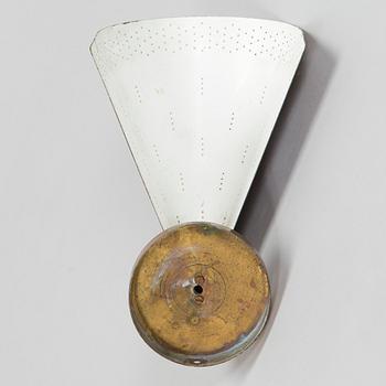 Paavo Tynell, a mid-20th century 'K8-11' wall light for Idman.