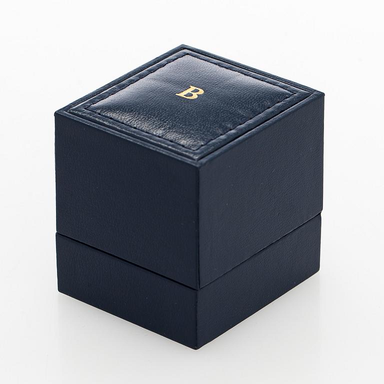 Bucherer, ring, 18K vitguld med briljantslipad diamant 1,02 ct. SJL certifikat.