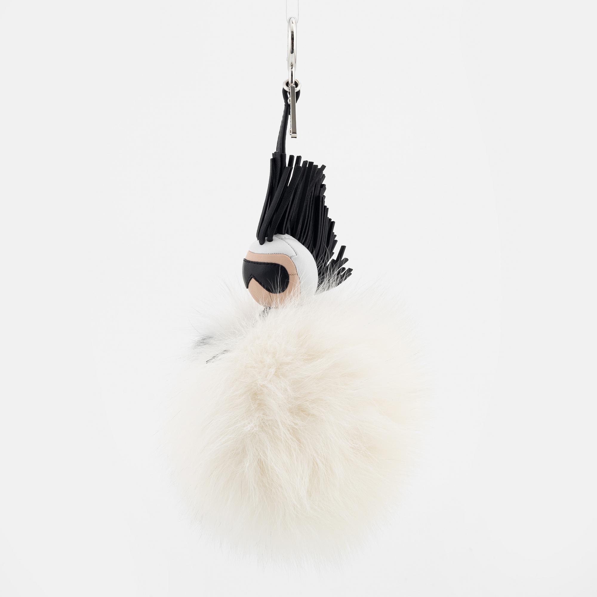 Fendi, väsksmycke, "Pon Pon Karl".