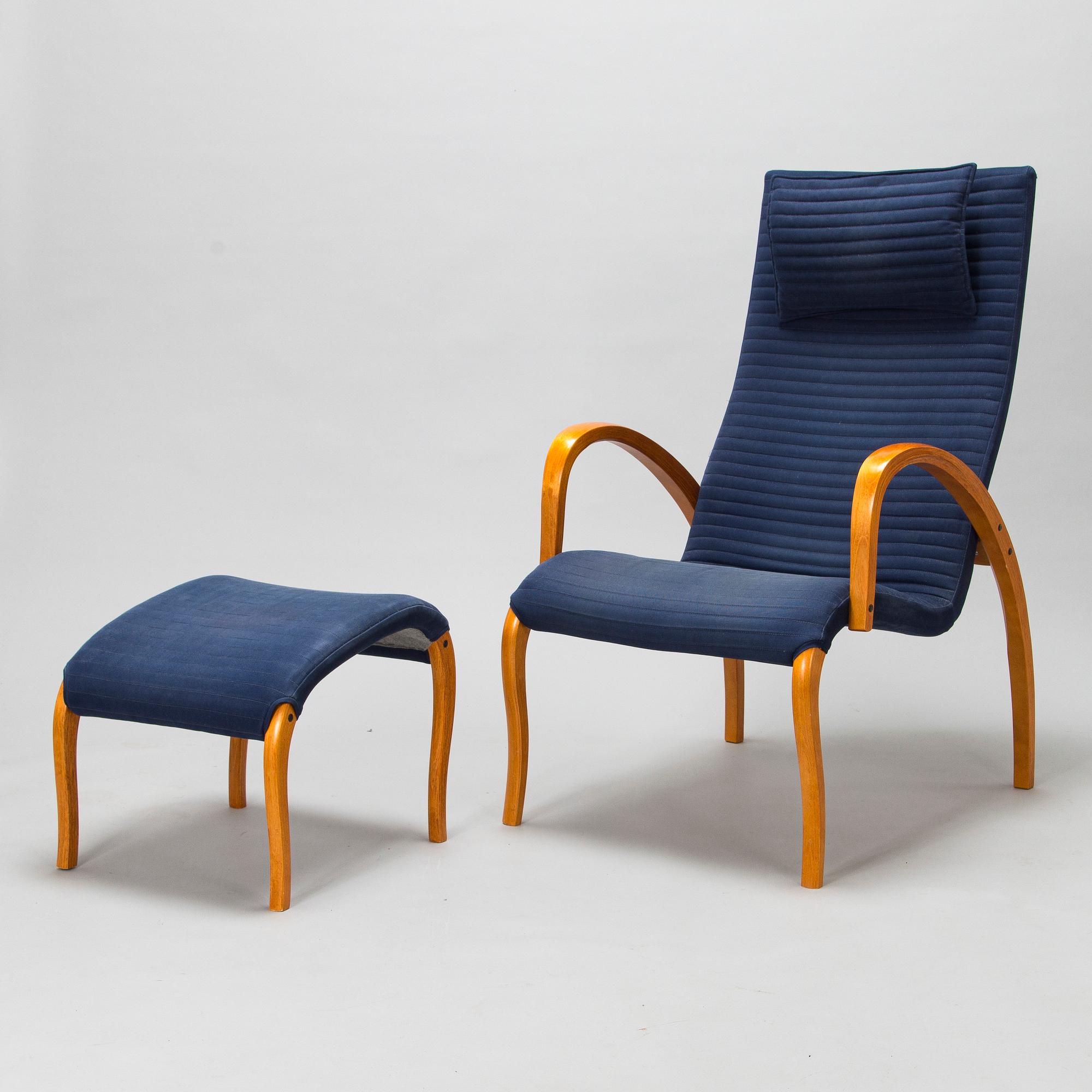 Markku Pakkanen, An armchair "Harlekiini" and an ottoman for Asko, late 20th century.