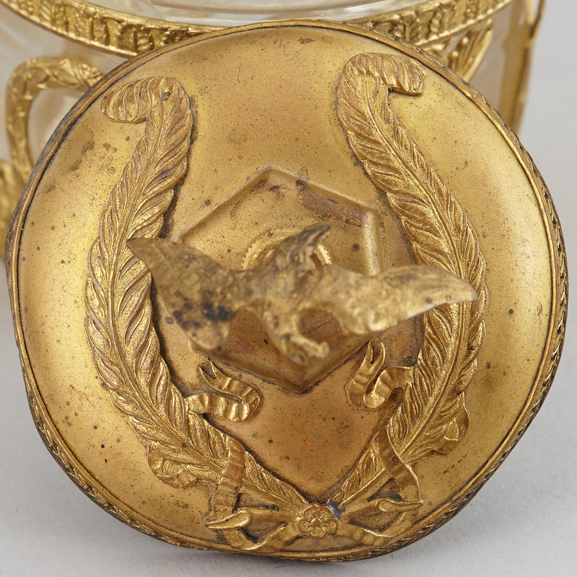 PRYDNADSFÖREMÅL, 4 st, 1800/1900-tal.