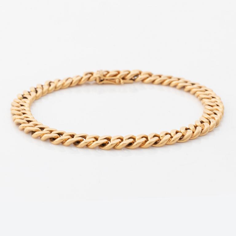 18K gold curb link bracelet.