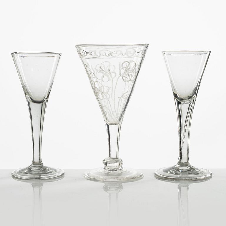 Spetsglas, tre stycken, 17/1800-tal.