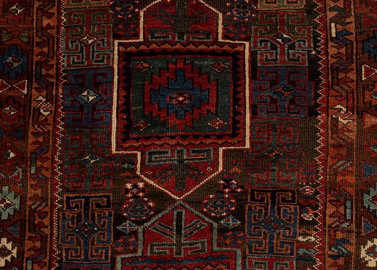Matta, antik, Kurdisk / Turkisk, Herki stammen, ca 276 x 116 cm.