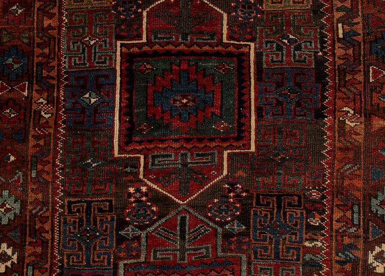 An antique Kurdish / Turkish carpet by the Herki Tribe, ca 276 x 116 cm.