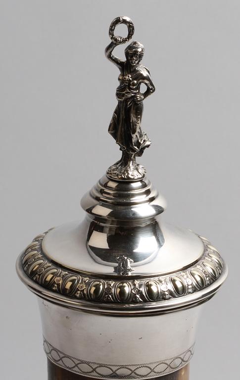 DRYCKEHORN, ett par. Nysilver. CG Hallberg, Stockholm.