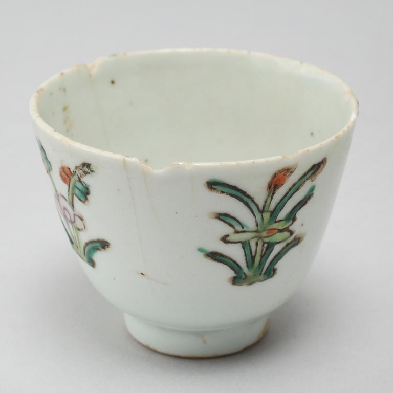 Five pieces of porcelain from China, 20th century.