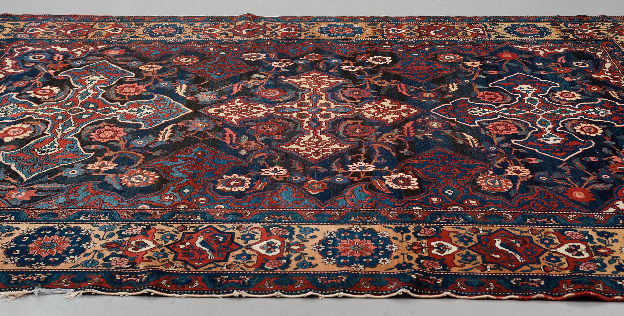 Matto, semi-antique, Chaharmahal/Bakhtiari Province, ca 386, 223,5 cm ( ca 2,5-3,5 cm flat weave at the ends).
