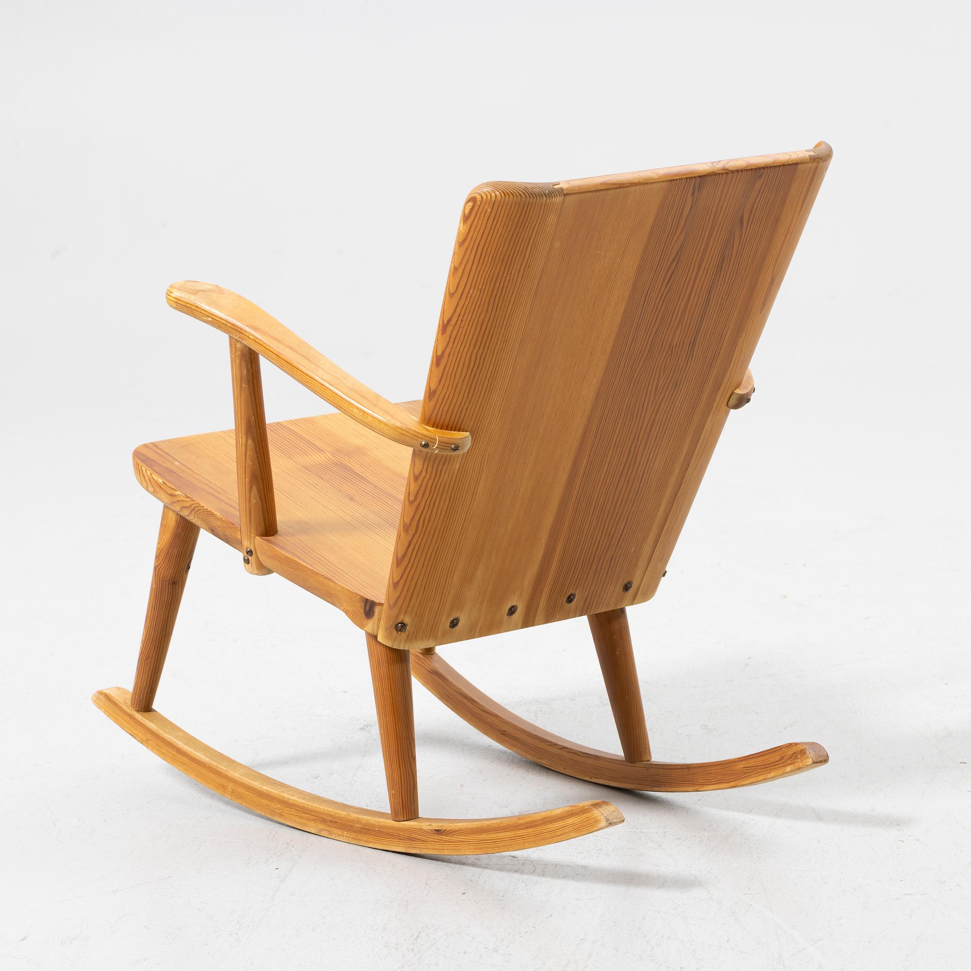 Göran Malmvall, Rocking chair, “Svensk Fur 513”, Karl Andersson och Sönder, Huskvarna, 1940s.