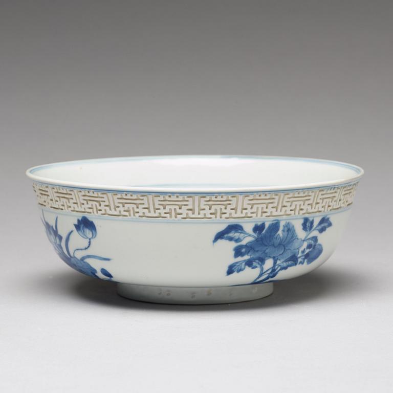 SKÅL, porslin. Qingdynastin, Kangxi (1662-1722).