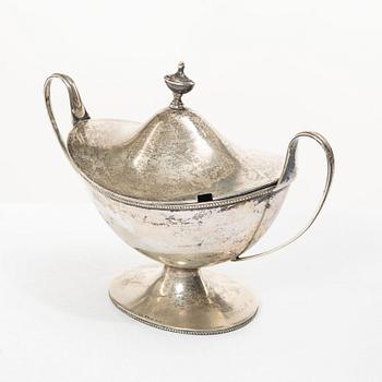 Guldsmedsaktiebolaget (GAB), Sockerskål, silver, gustaviansk stil, 1920, samt sked, MGAB, 1941.