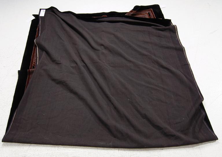 TEXTIL. Plysch. Trol 1940-tal. Ca 148 x 292.