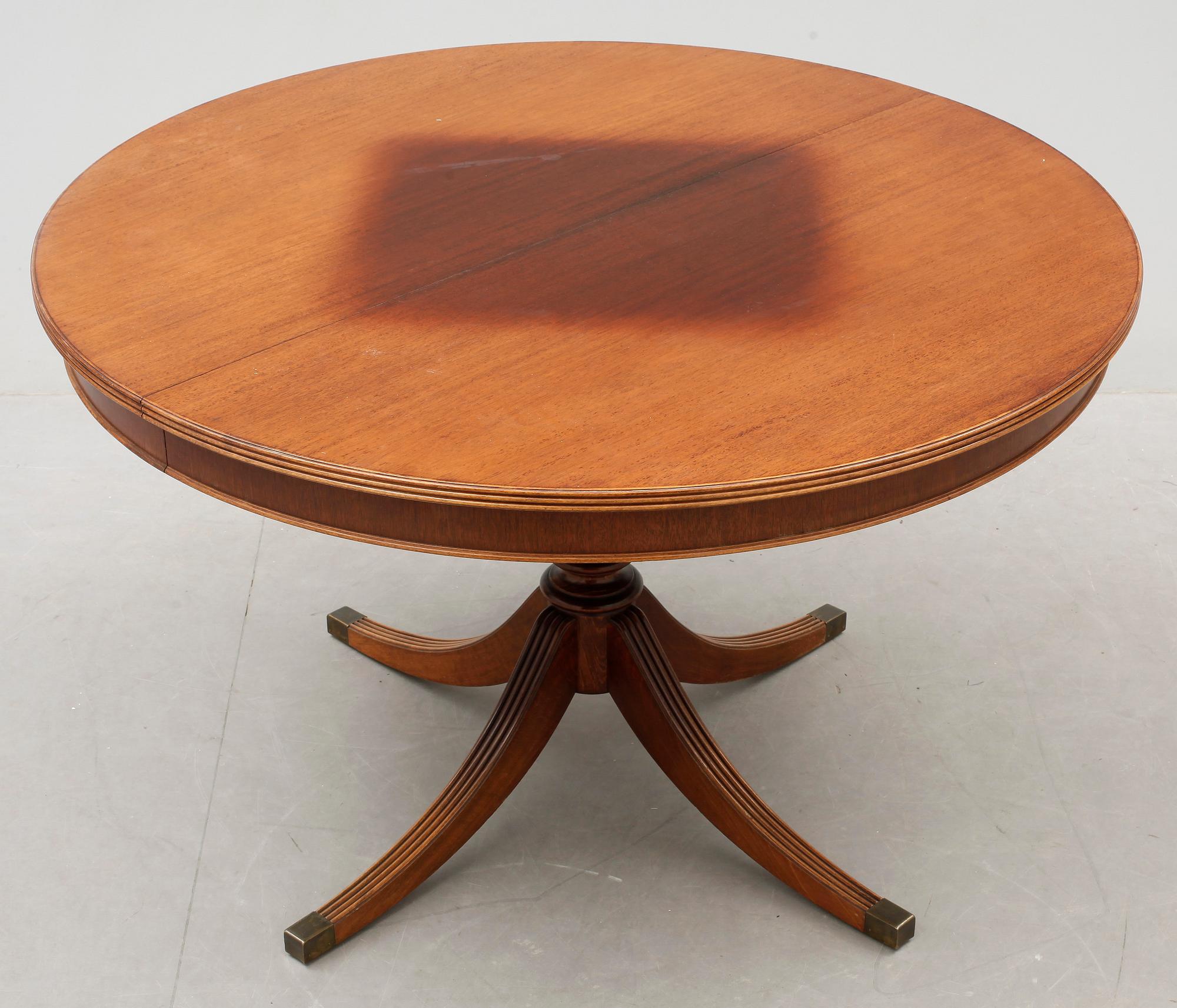 MATSALSGRUPP, 13 delar. Engelsk stil. 1900-tal.