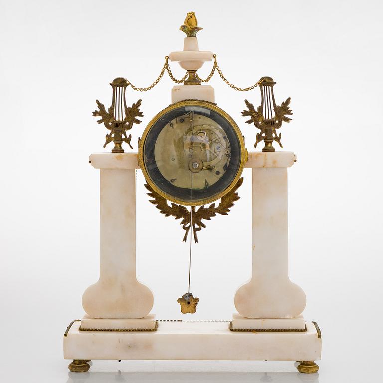 Mantle clock, marble, gilt metal, Aubert L´ne, Paris.