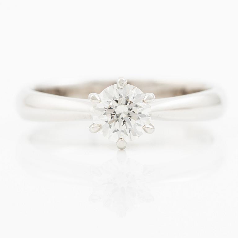 Ring 18K vitguld med briljantslipad diamant, medföljande IGI report.