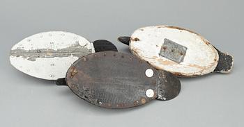 VETTAR, 3 st, målat trä, 1900-tal.