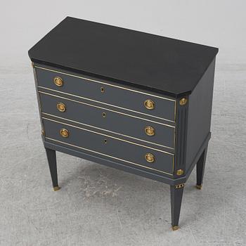 Late Gustavian style chest of drawers, second half of the 20th century.