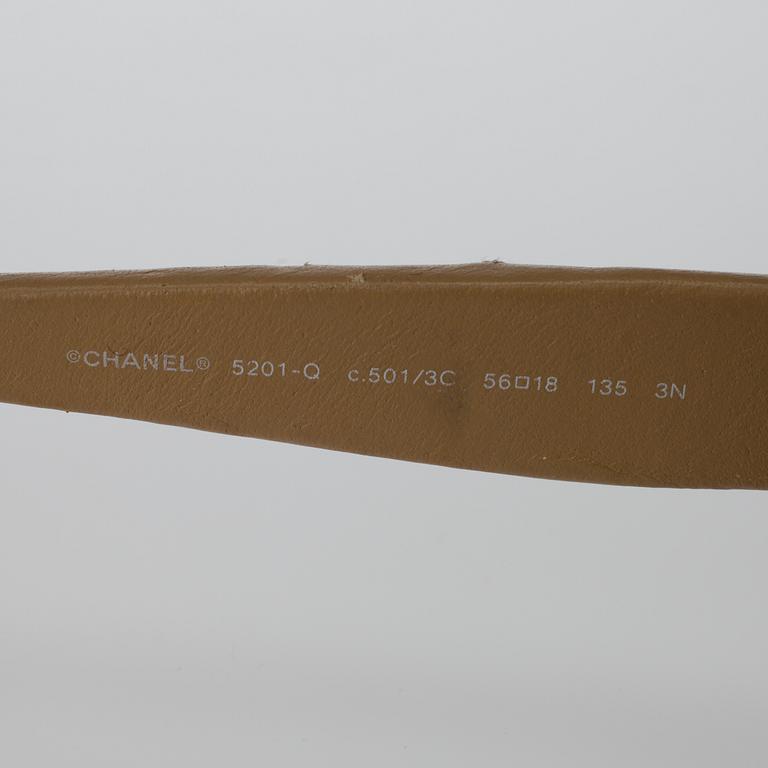SOLGLASÖGON, Chanel.