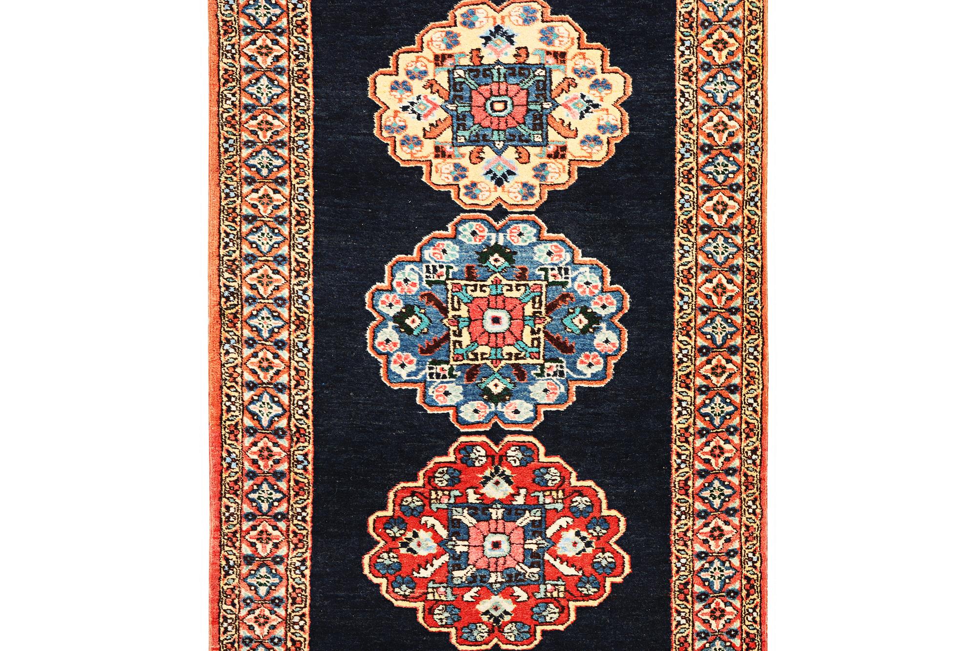 Matta, Ardebil, ca 306 x 103 cm.